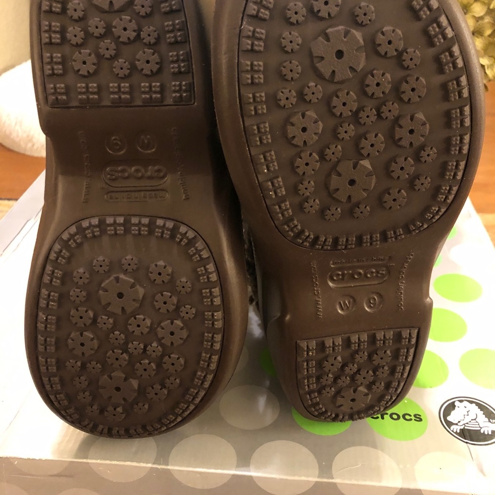 CROCS Dark Brown Fuzzy Lined Boots - Picture 4 of 8